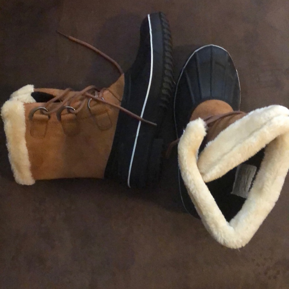 No brand duck boots